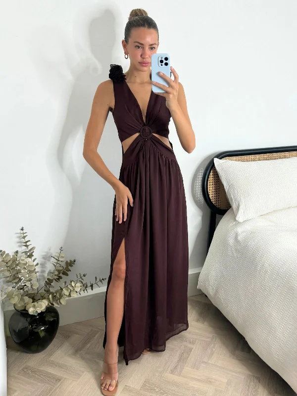 Women's maxi dress subtle shimmer -Layla Maxi dress with shoulder corsage / Chocolate